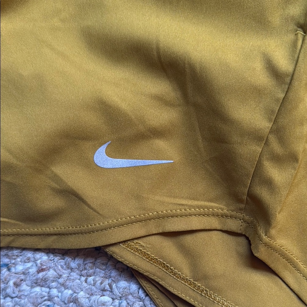NIKE Women's Athletic Shorts Size XL - Picture 10 of 16